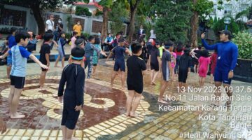 Suasana Kegiatan renang Siswa siswi SD Yadika 3